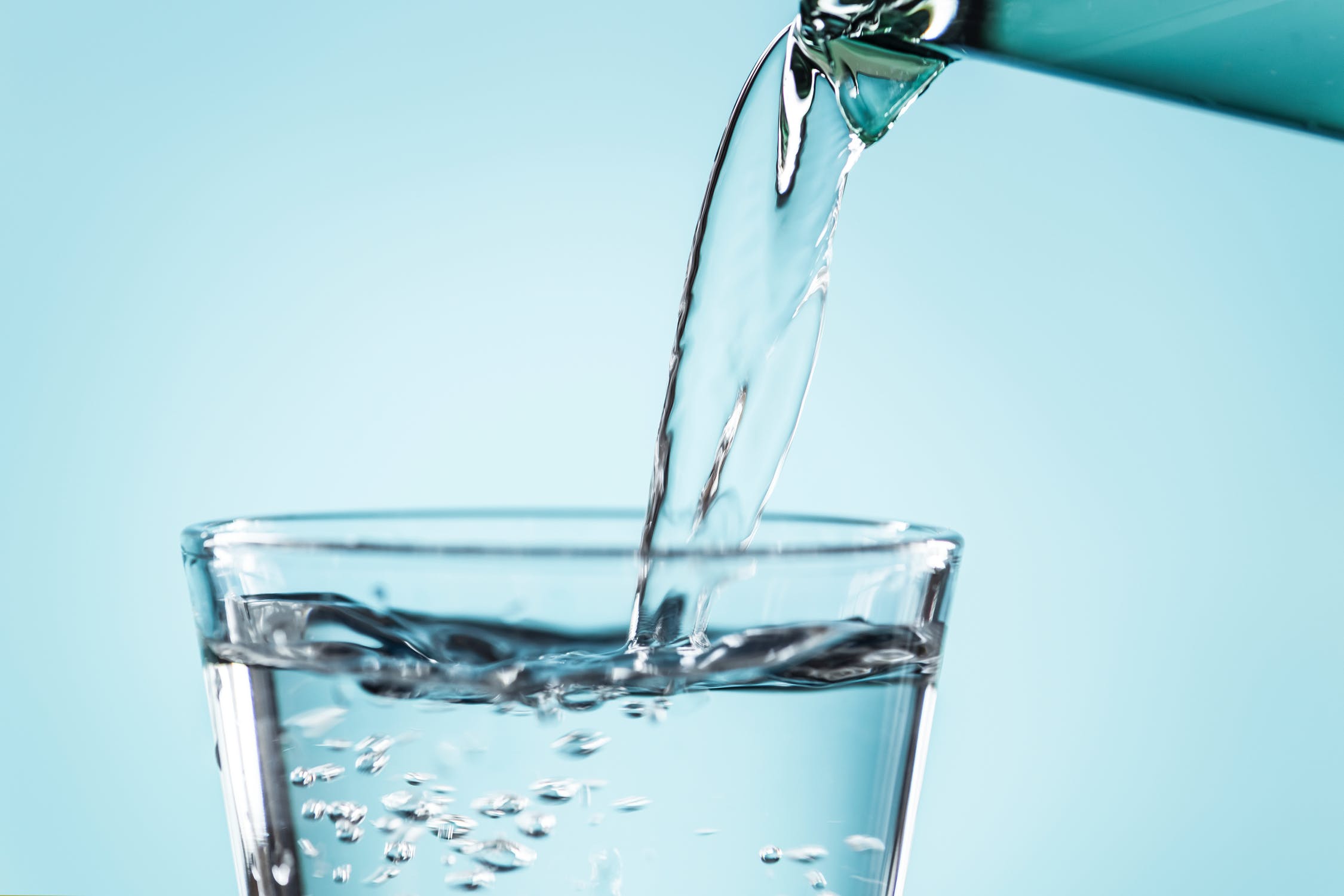 ile wody powinny pić osoby starsze