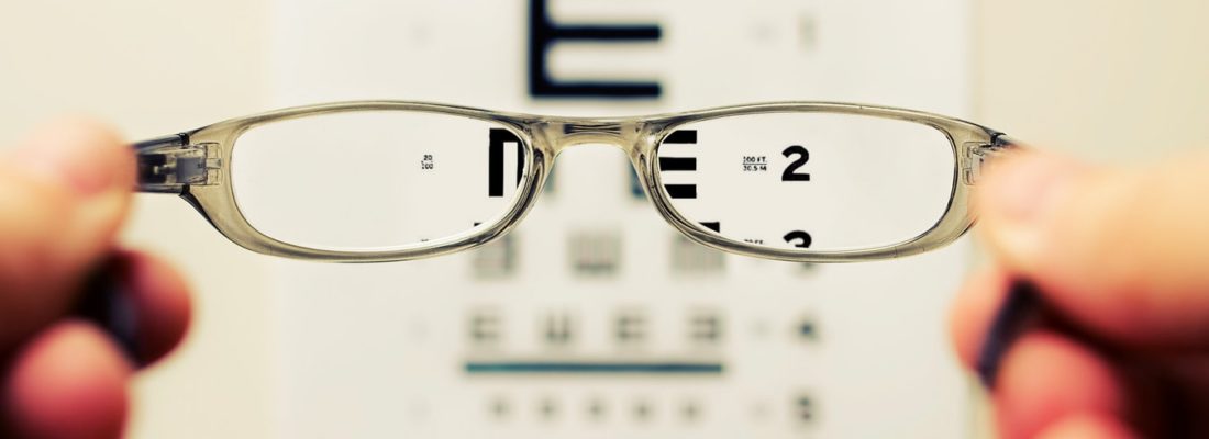 okulary korekcyjne czy soczewki dla seniorów